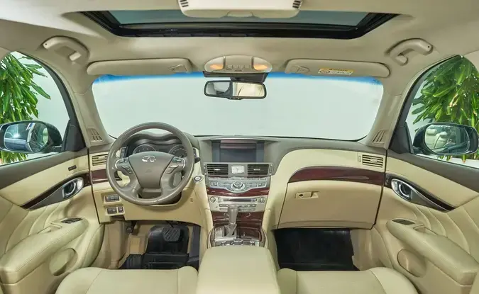 Infiniti Q70